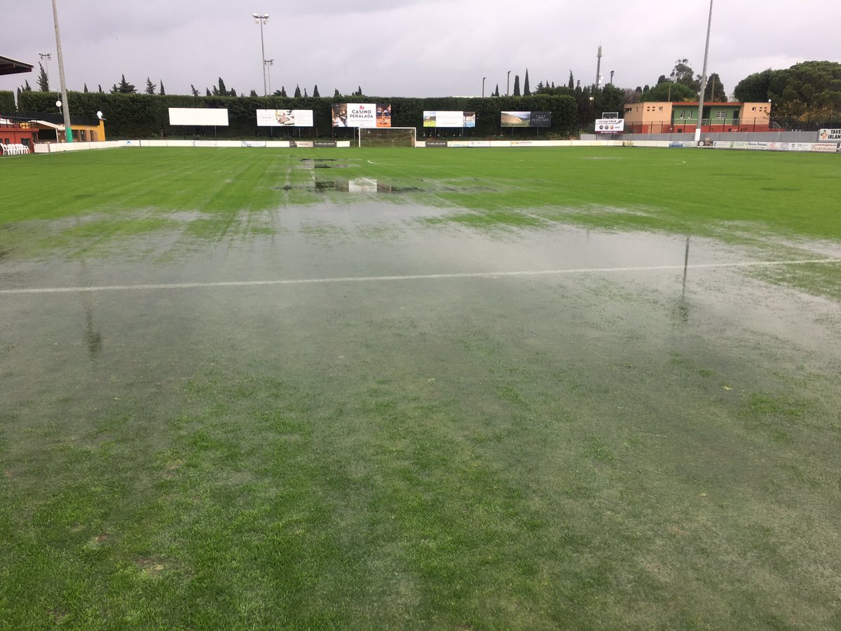En categoria nacional, l'aiguat va provocar la suspensió del Peralada-Girona 'B' - Valencia Mestalla / CF PERALADA-GIRONA 'B'